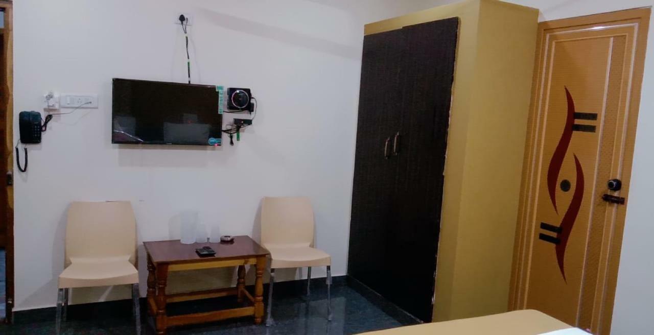 Blue Crystal Lodge Shimoga Bagian luar foto